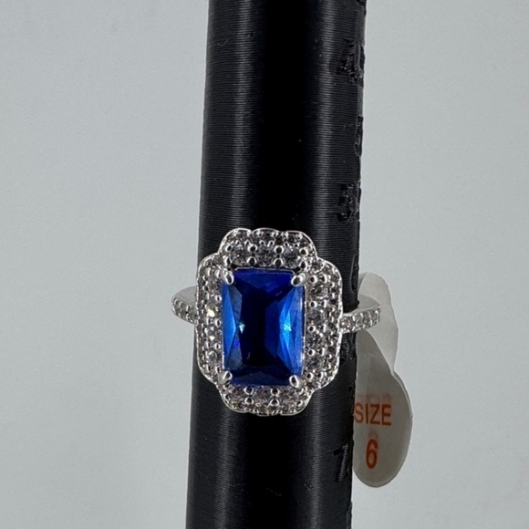 NEW Lab Created Sapphire and Cubic Zirconia Gemstone Ring - Picture 1 of 3